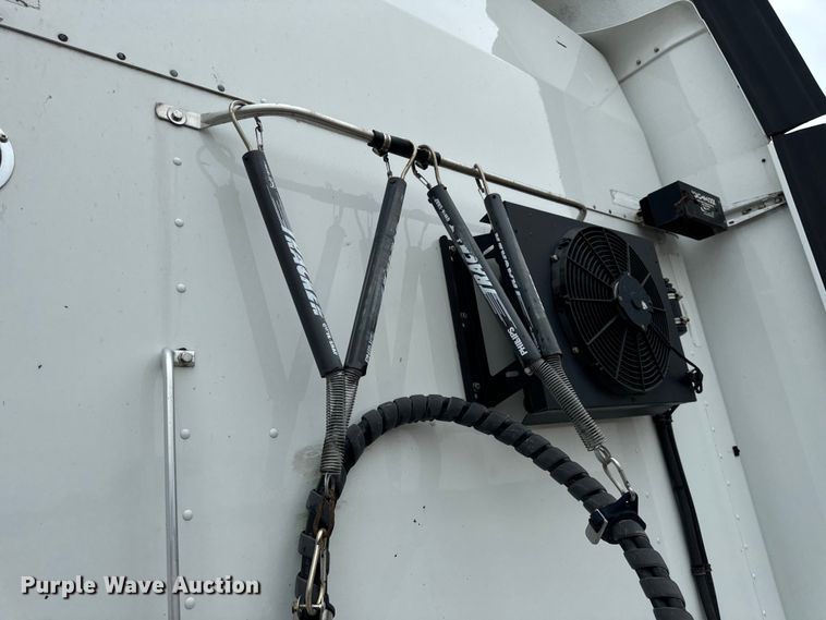 image for item OF9968 2014 Kenworth T660 semi truck