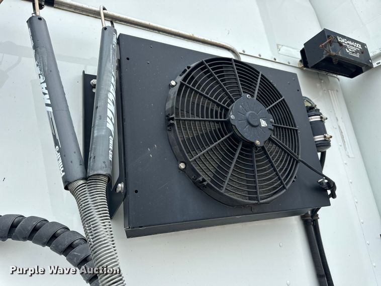 image for item OF9968 2014 Kenworth T660 semi truck