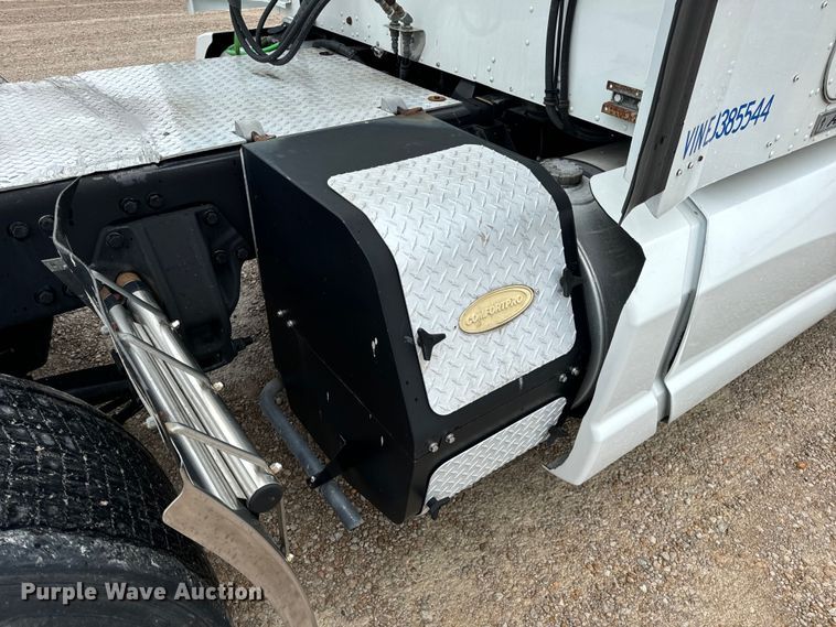 image for item OF9968 2014 Kenworth T660 semi truck