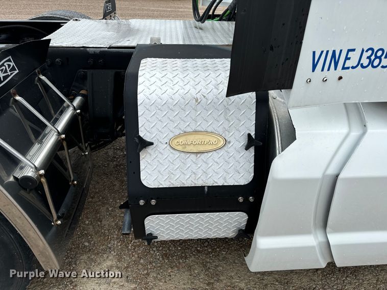 image for item OF9968 2014 Kenworth T660 semi truck