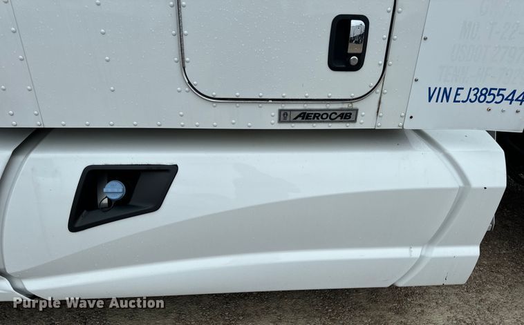 image for item OF9968 2014 Kenworth T660 semi truck