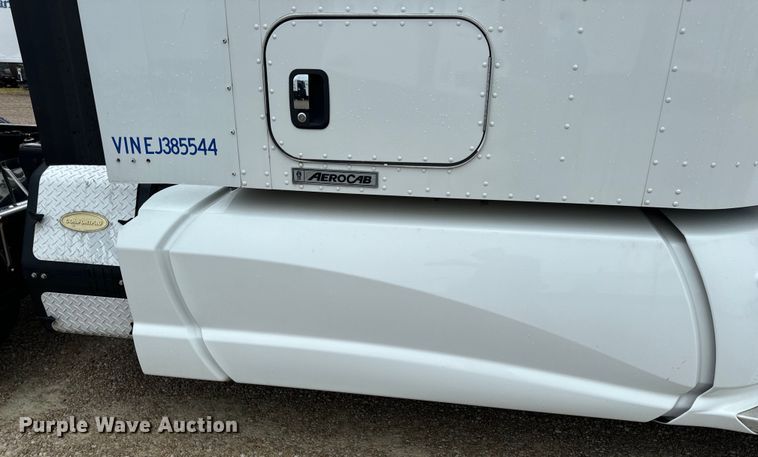 image for item OF9968 2014 Kenworth T660 semi truck