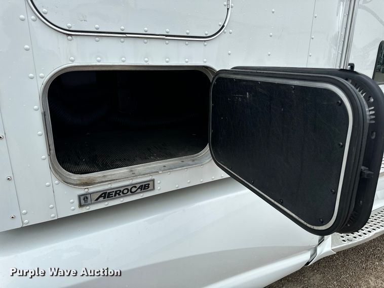 image for item OF9968 2014 Kenworth T660 semi truck