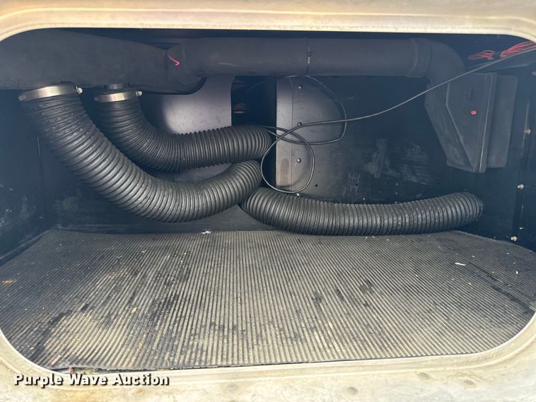 image for item OF9968 2014 Kenworth T660 semi truck