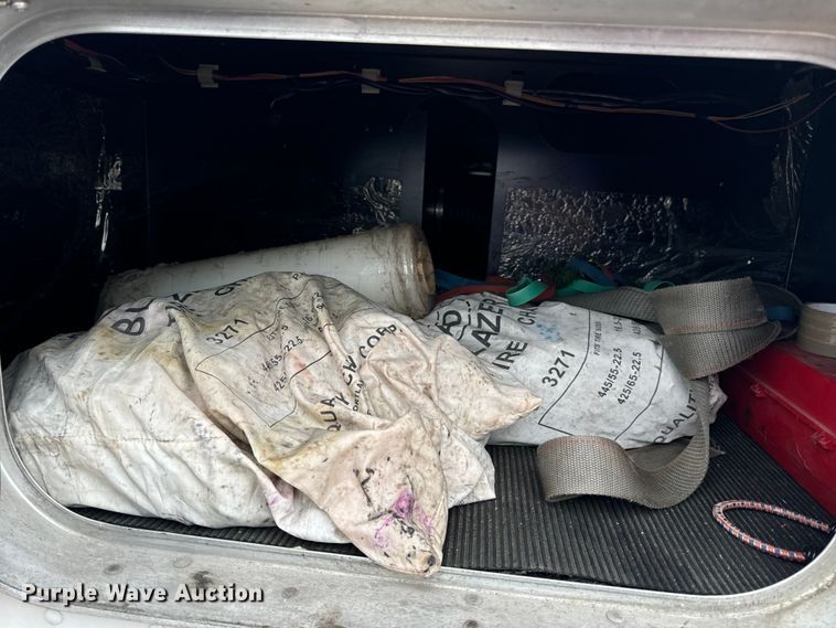 image for item OF9968 2014 Kenworth T660 semi truck