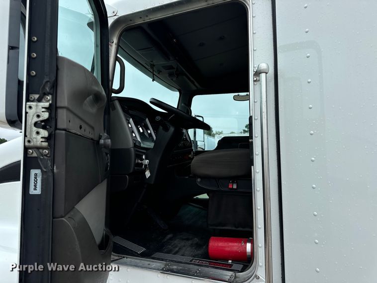 image for item OF9968 2014 Kenworth T660 semi truck