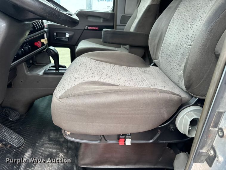 image for item OF9968 2014 Kenworth T660 semi truck