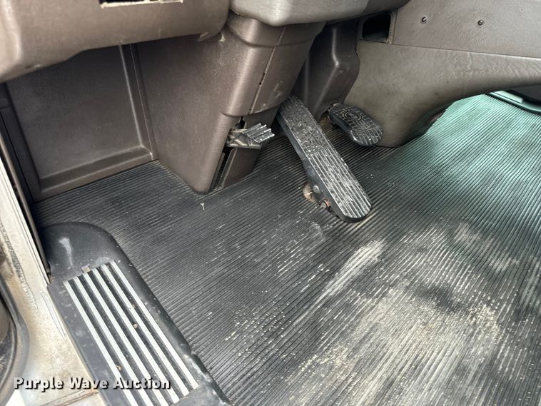 image for item OF9968 2014 Kenworth T660 semi truck