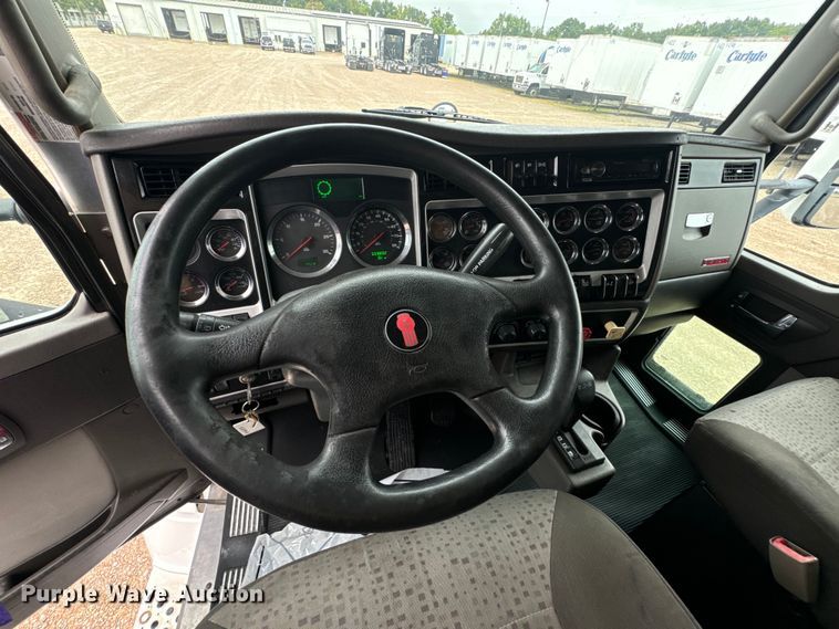 image for item OF9968 2014 Kenworth T660 semi truck