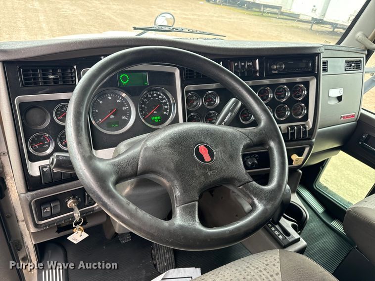 image for item OF9968 2014 Kenworth T660 semi truck