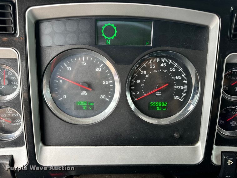 image for item OF9968 2014 Kenworth T660 semi truck