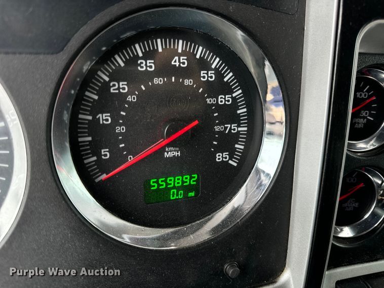 image for item OF9968 2014 Kenworth T660 semi truck