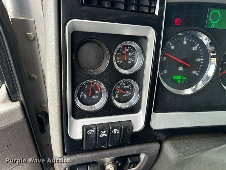 image for item OF9968 2014 Kenworth T660 semi truck