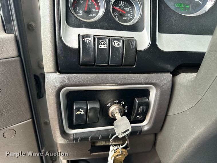 image for item OF9968 2014 Kenworth T660 semi truck