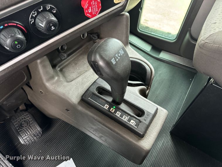 image for item OF9968 2014 Kenworth T660 semi truck