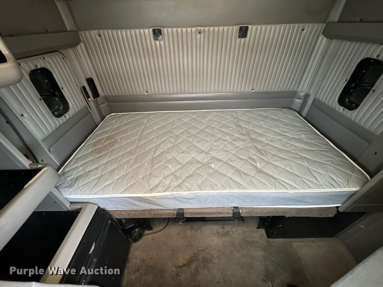 image for item OF9968 2014 Kenworth T660 semi truck