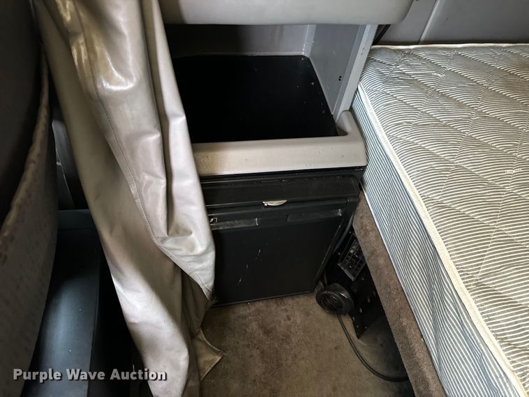 image for item OF9968 2014 Kenworth T660 semi truck