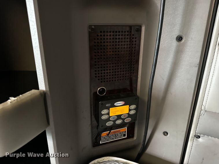 image for item OF9968 2014 Kenworth T660 semi truck