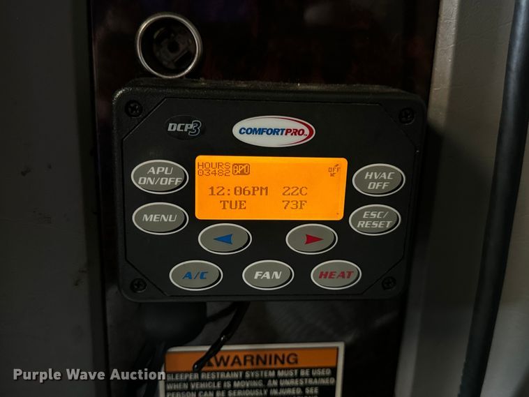 image for item OF9968 2014 Kenworth T660 semi truck