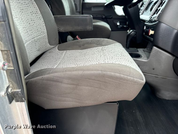 image for item OF9968 2014 Kenworth T660 semi truck