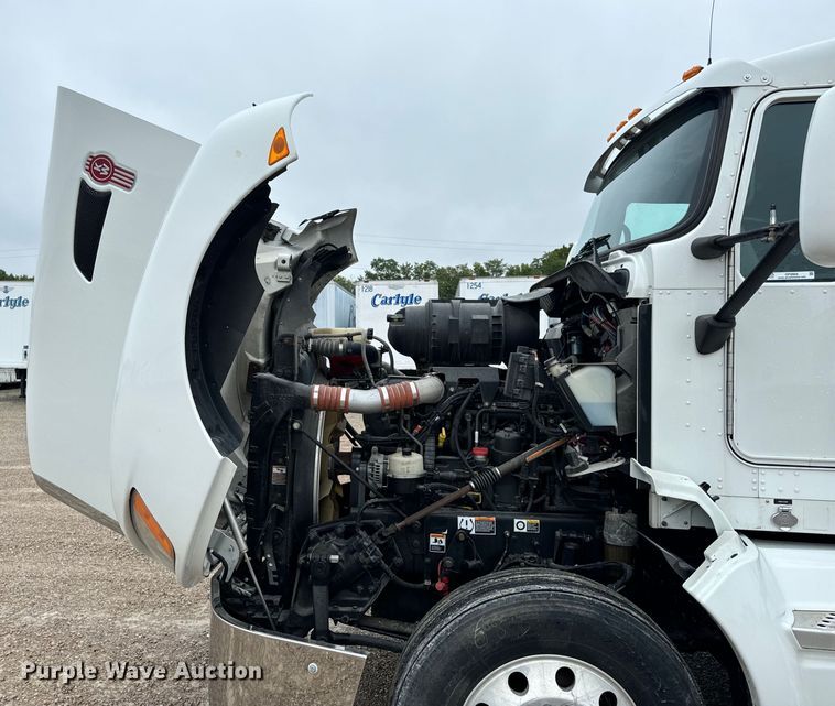 image for item OF9968 2014 Kenworth T660 semi truck