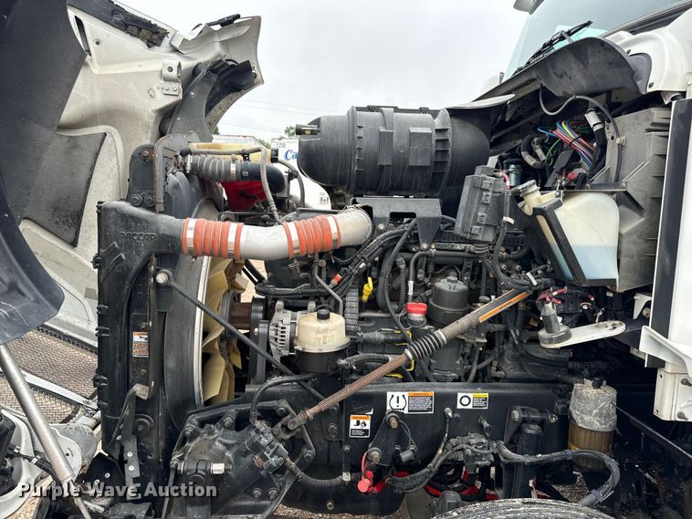 image for item OF9968 2014 Kenworth T660 semi truck