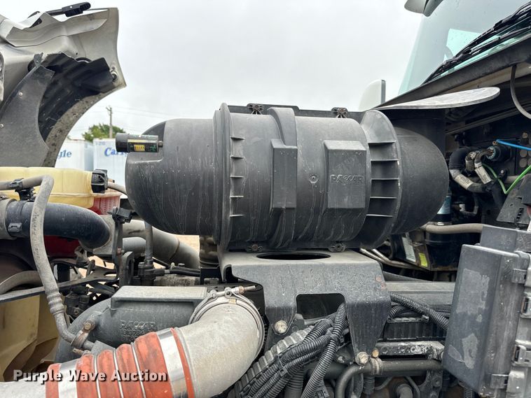 image for item OF9968 2014 Kenworth T660 semi truck