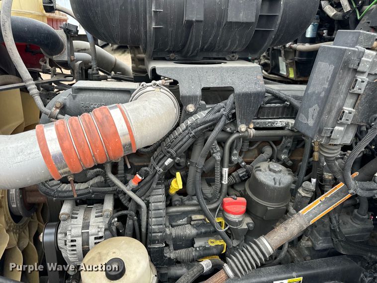 image for item OF9968 2014 Kenworth T660 semi truck