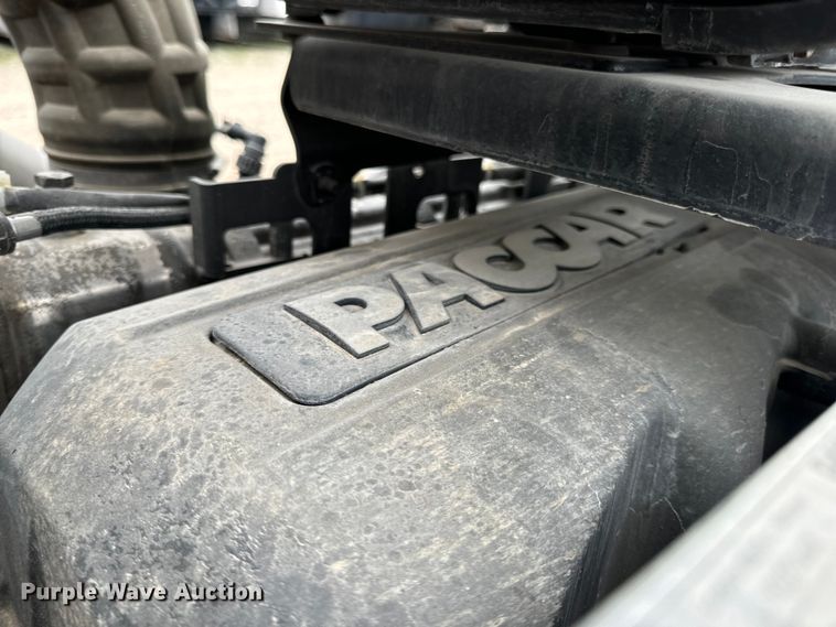 image for item OF9968 2014 Kenworth T660 semi truck