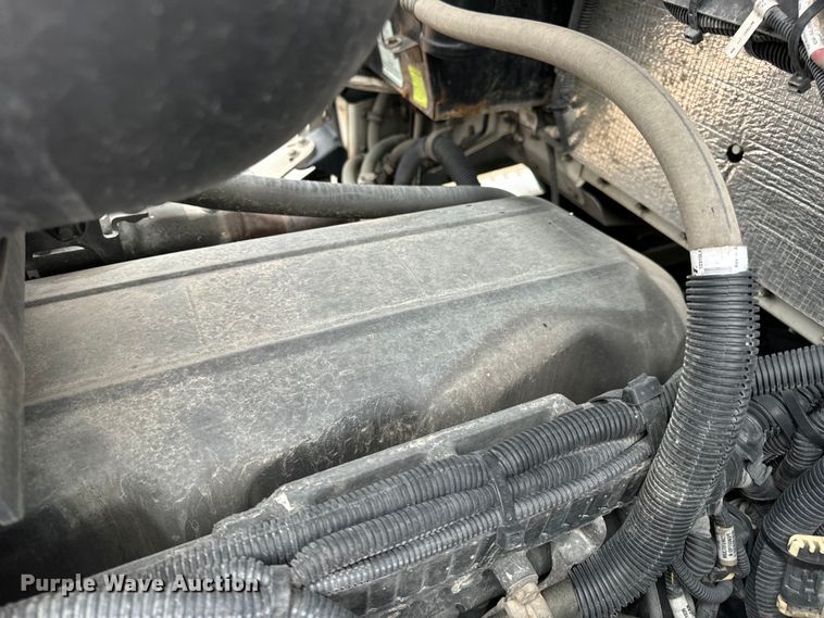 image for item OF9968 2014 Kenworth T660 semi truck