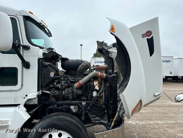 image for item OF9968 2014 Kenworth T660 semi truck