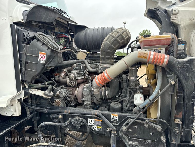 image for item OF9968 2014 Kenworth T660 semi truck