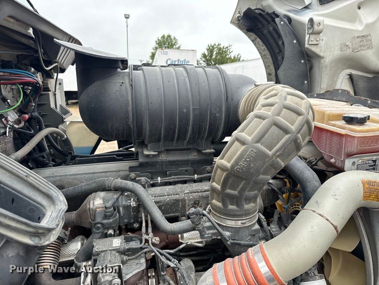 image for item OF9968 2014 Kenworth T660 semi truck