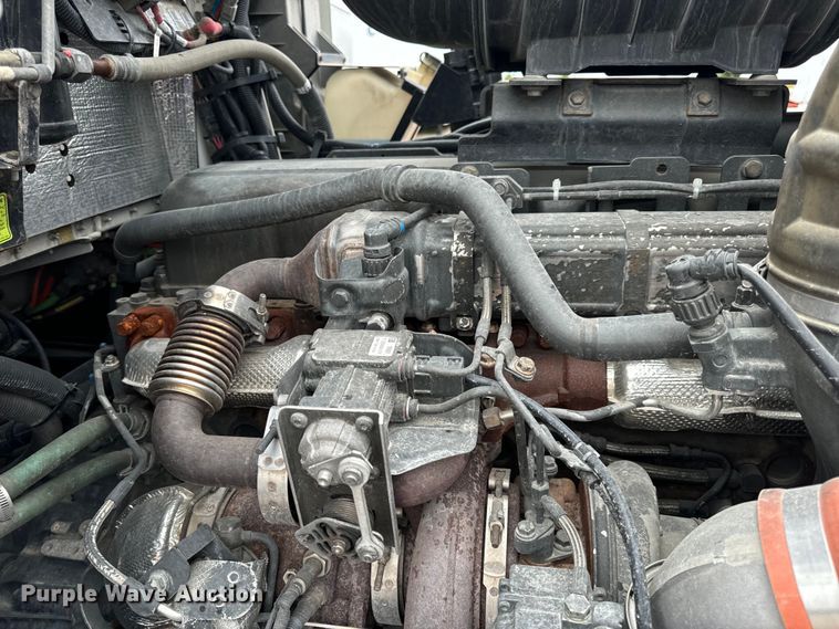 image for item OF9968 2014 Kenworth T660 semi truck