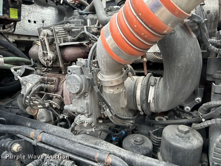 image for item OF9968 2014 Kenworth T660 semi truck