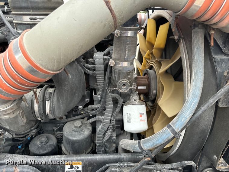 image for item OF9968 2014 Kenworth T660 semi truck