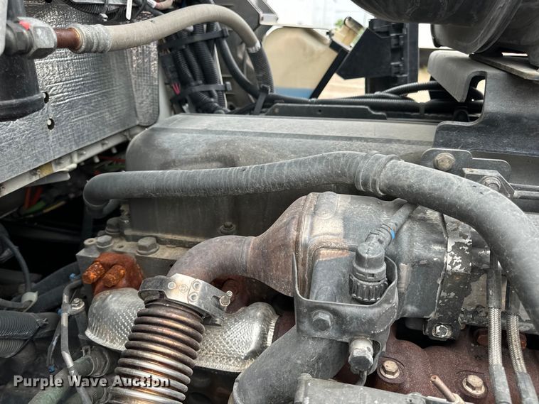 image for item OF9968 2014 Kenworth T660 semi truck