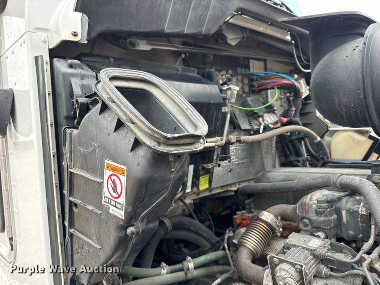 image for item OF9968 2014 Kenworth T660 semi truck