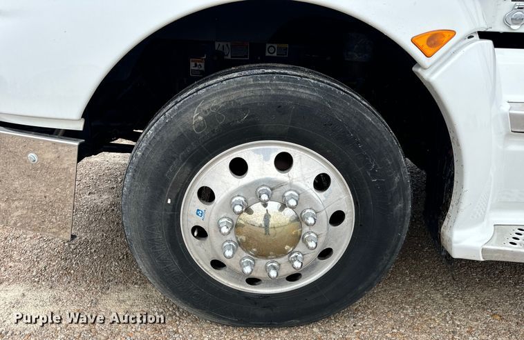 image for item OF9968 2014 Kenworth T660 semi truck