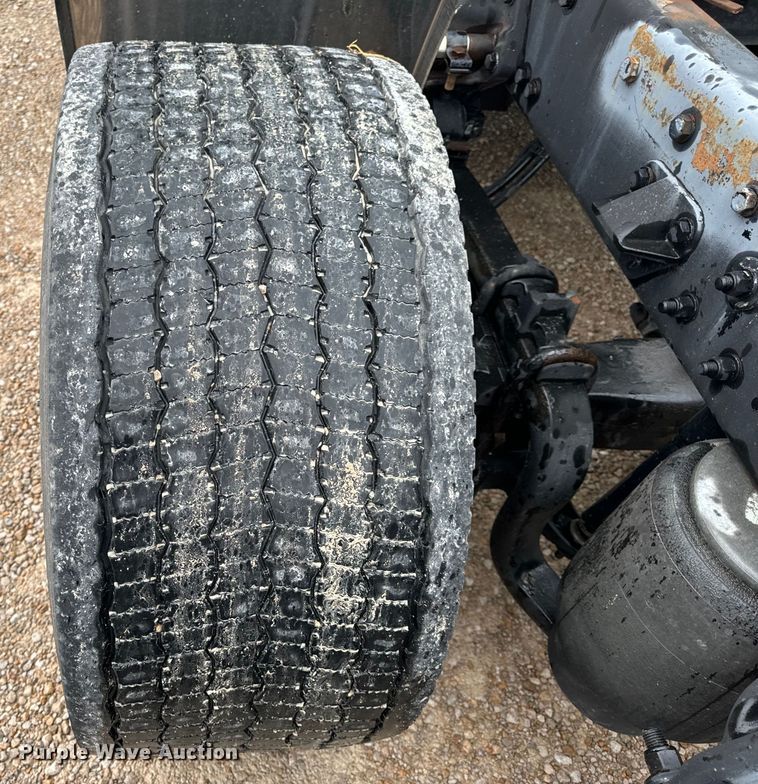 image for item OF9968 2014 Kenworth T660 semi truck