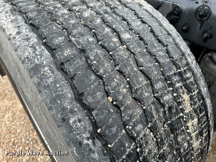 image for item OF9968 2014 Kenworth T660 semi truck