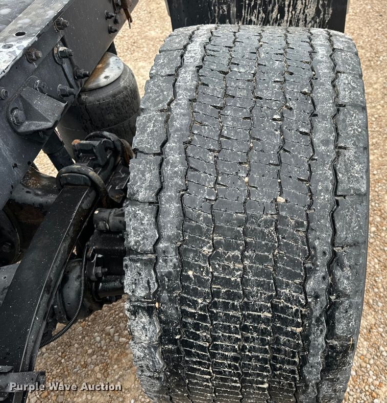 image for item OF9968 2014 Kenworth T660 semi truck