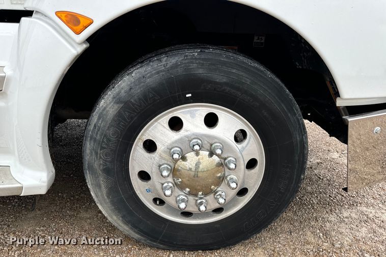 image for item OF9968 2014 Kenworth T660 semi truck