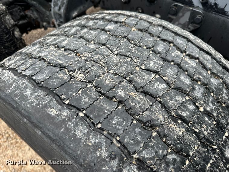 image for item OF9968 2014 Kenworth T660 semi truck