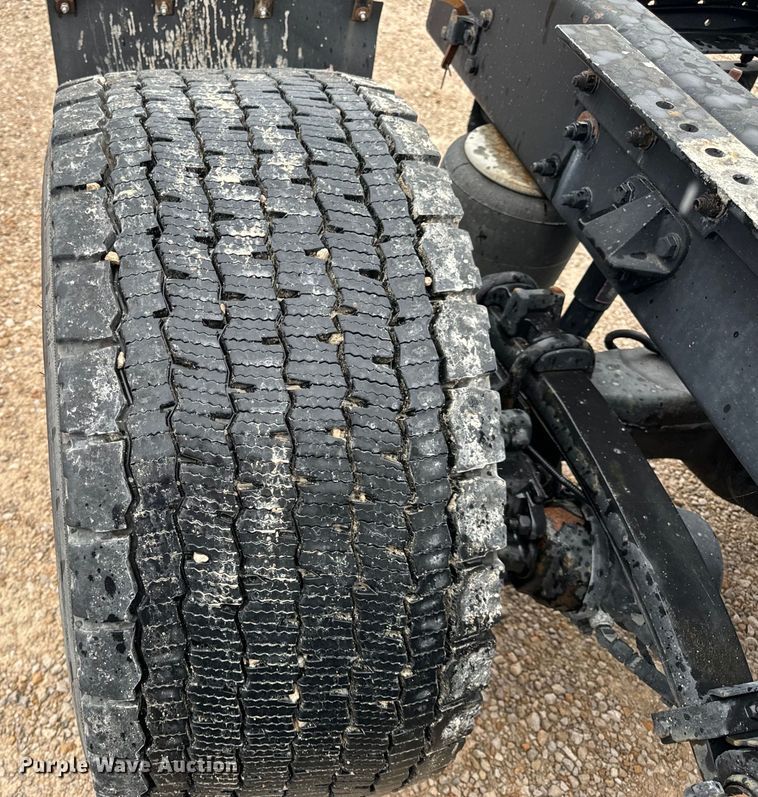 image for item OF9968 2014 Kenworth T660 semi truck