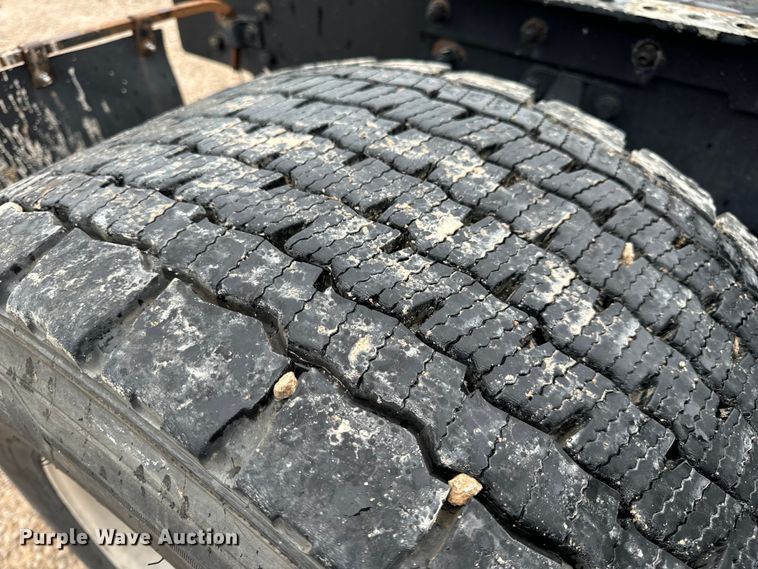 image for item OF9968 2014 Kenworth T660 semi truck