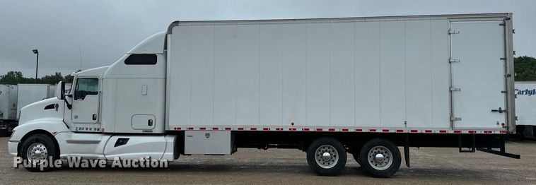 image for item OF9969 2013 Kenworth T660 box truck