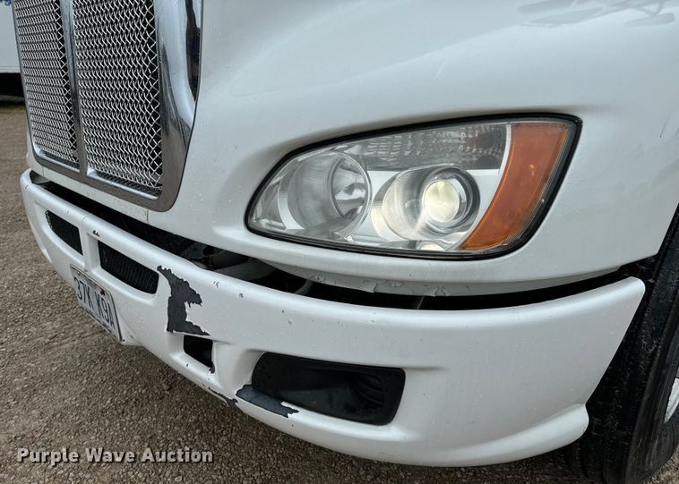 image for item OF9969 2013 Kenworth T660 box truck