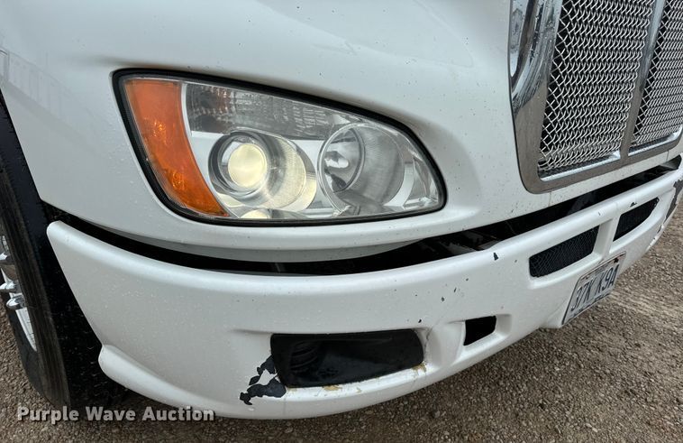 image for item OF9969 2013 Kenworth T660 box truck