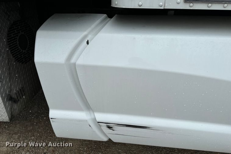 image for item OF9969 2013 Kenworth T660 box truck